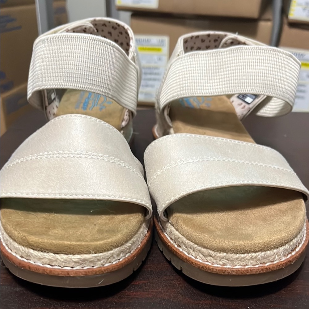 Women's Cream Sandals